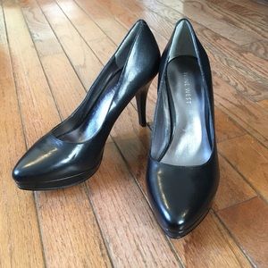 NWB Nine West Pleteauo Pumps, Black Leather, 5